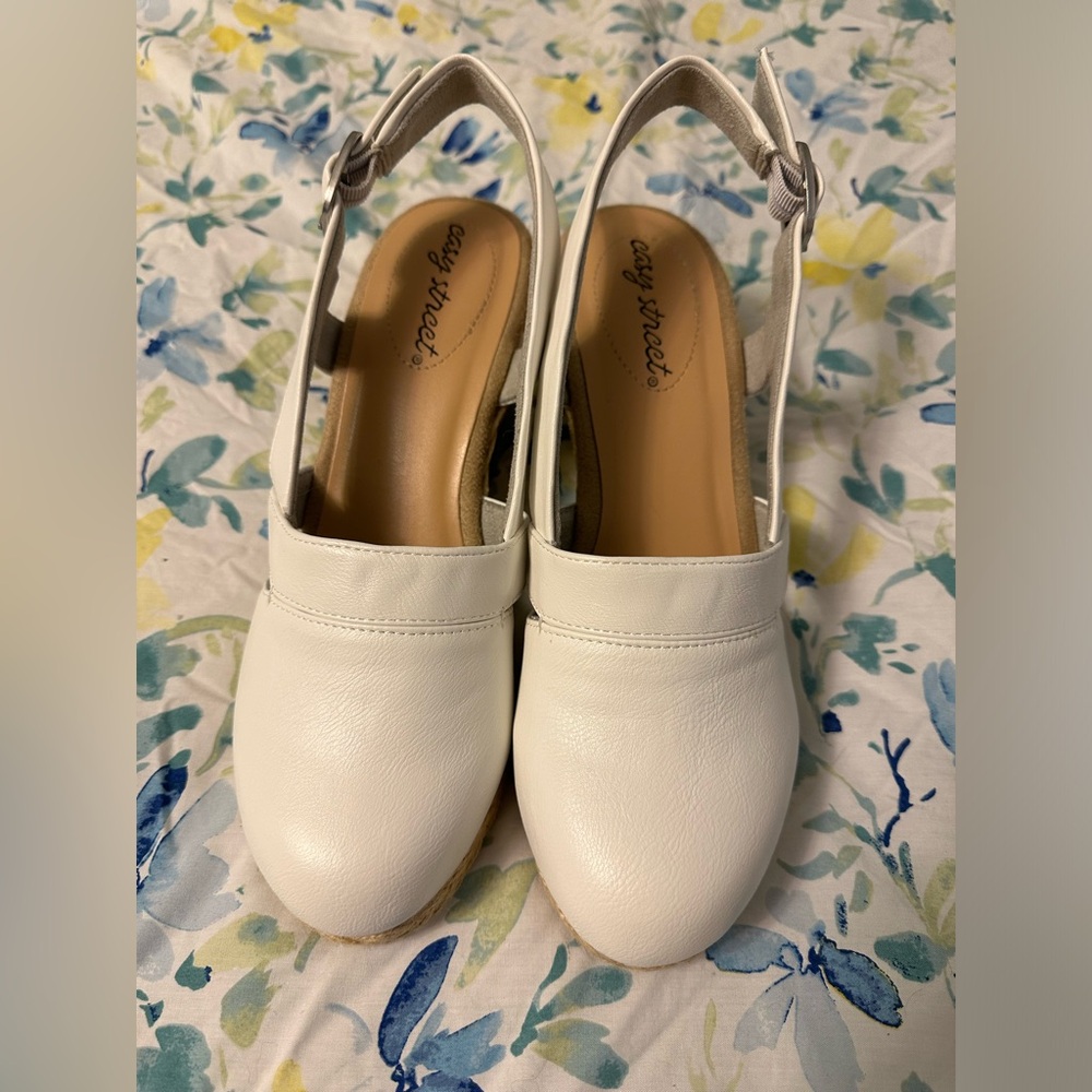 Easy Spirit White Sandals NWOT